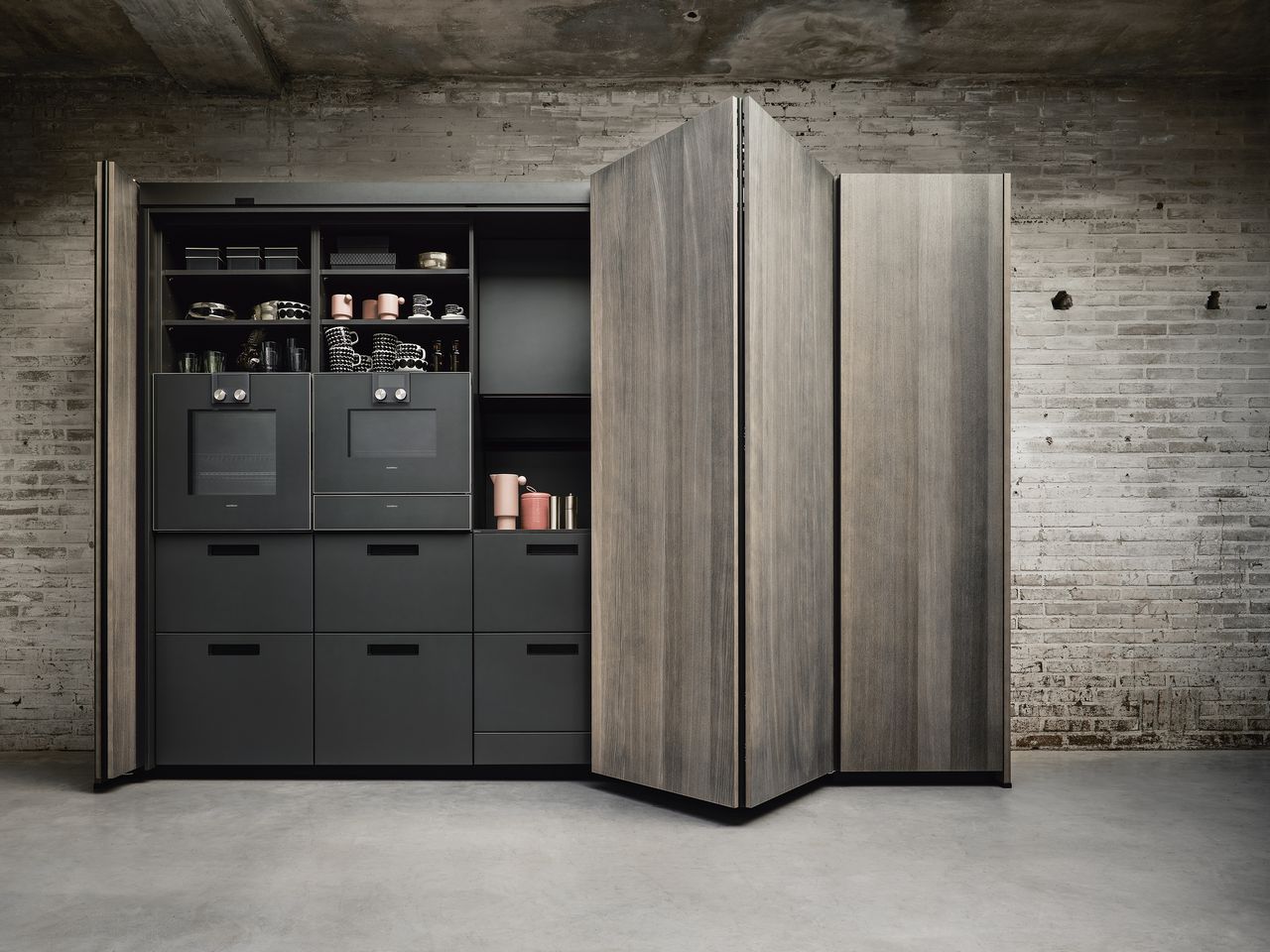 https://www.studioruth.live/wp-content/uploads/2021/11/csm_next125_Kuechenmodell_NX510_NX640_Einschubtuerenschrank_be98d9a4f0.jpeg